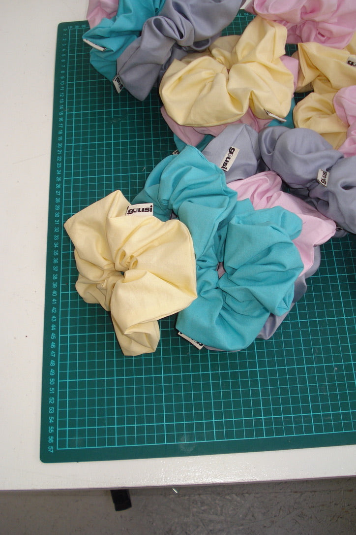 BUTTER SCRUNCHIE