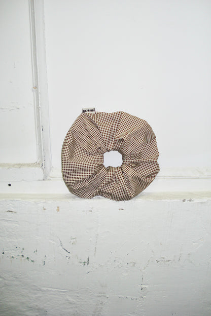 BROWN CHECKERED SCRUNCHIE