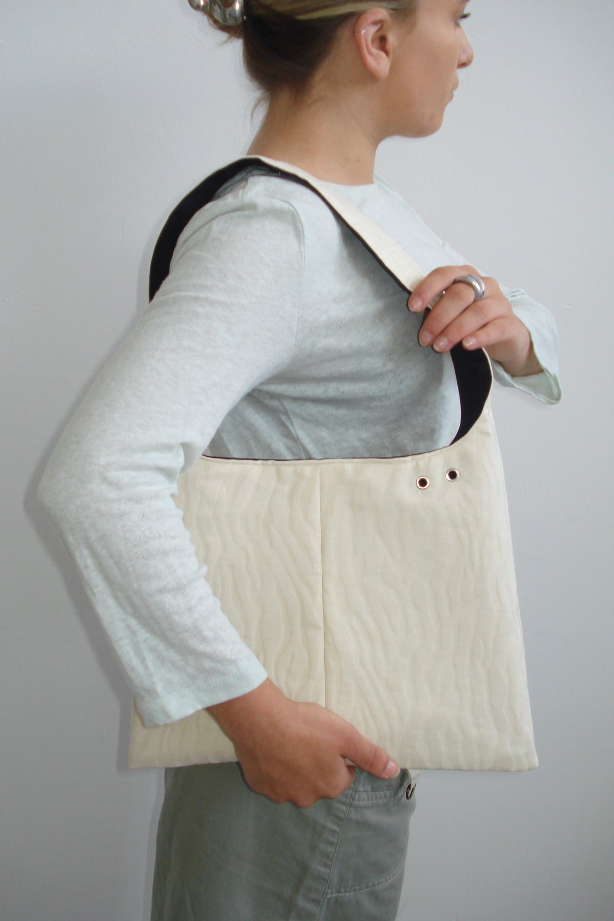 CREAM WAVY MINI BAG