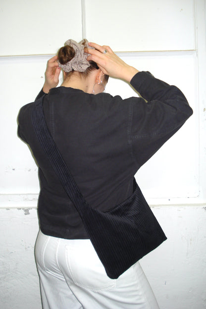 DARK GREY CORDUROY MEDIUM BAG