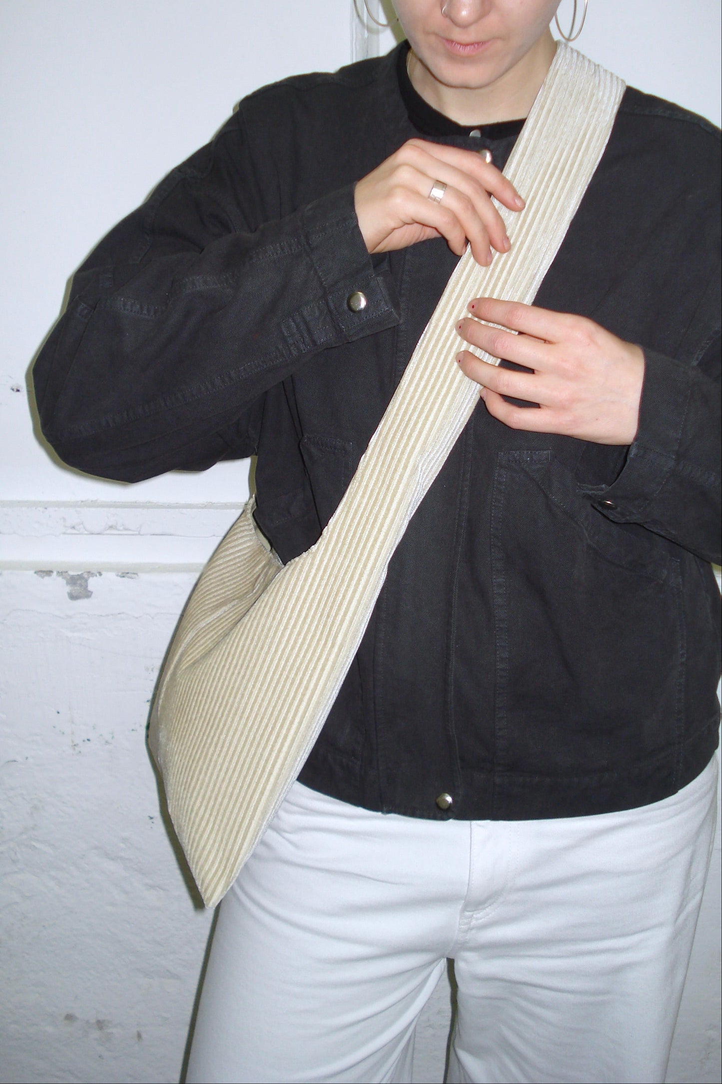 CREAM CORDUROY MEDIUM BAG