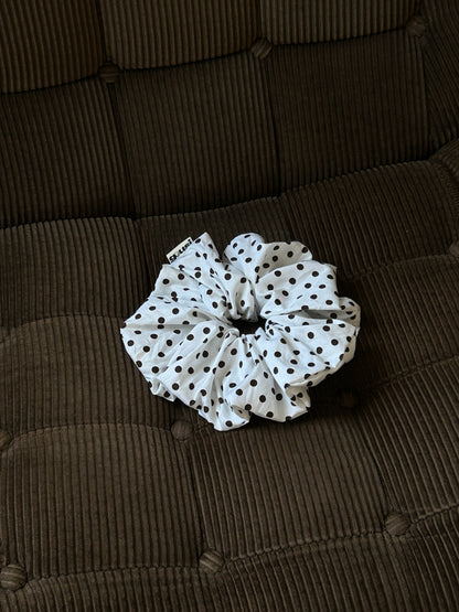 POLKA DOT SCRUNCHIE WHITE