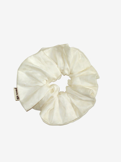 WHITE SCRUNCHIE